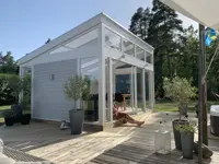 Freistehender Wintergarten mit Pultdach